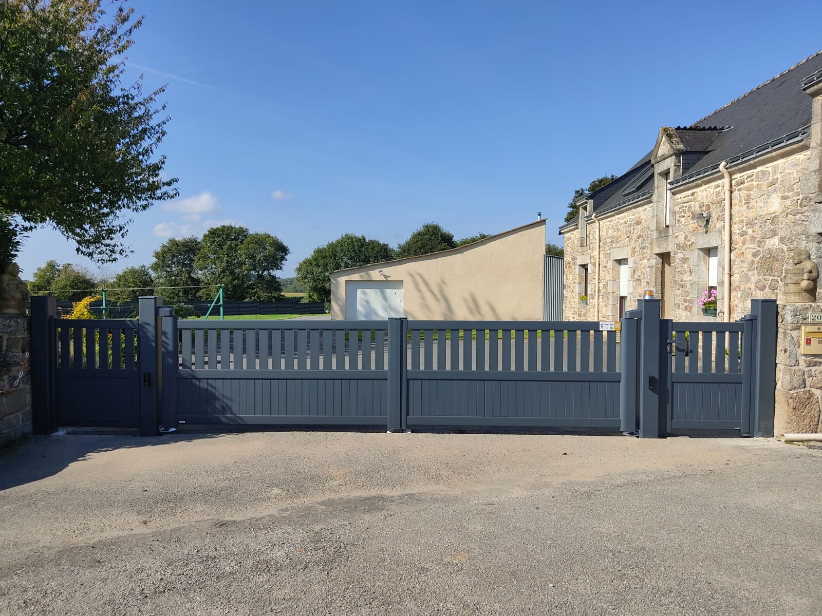 portail-alu-vannes-sur-mesure