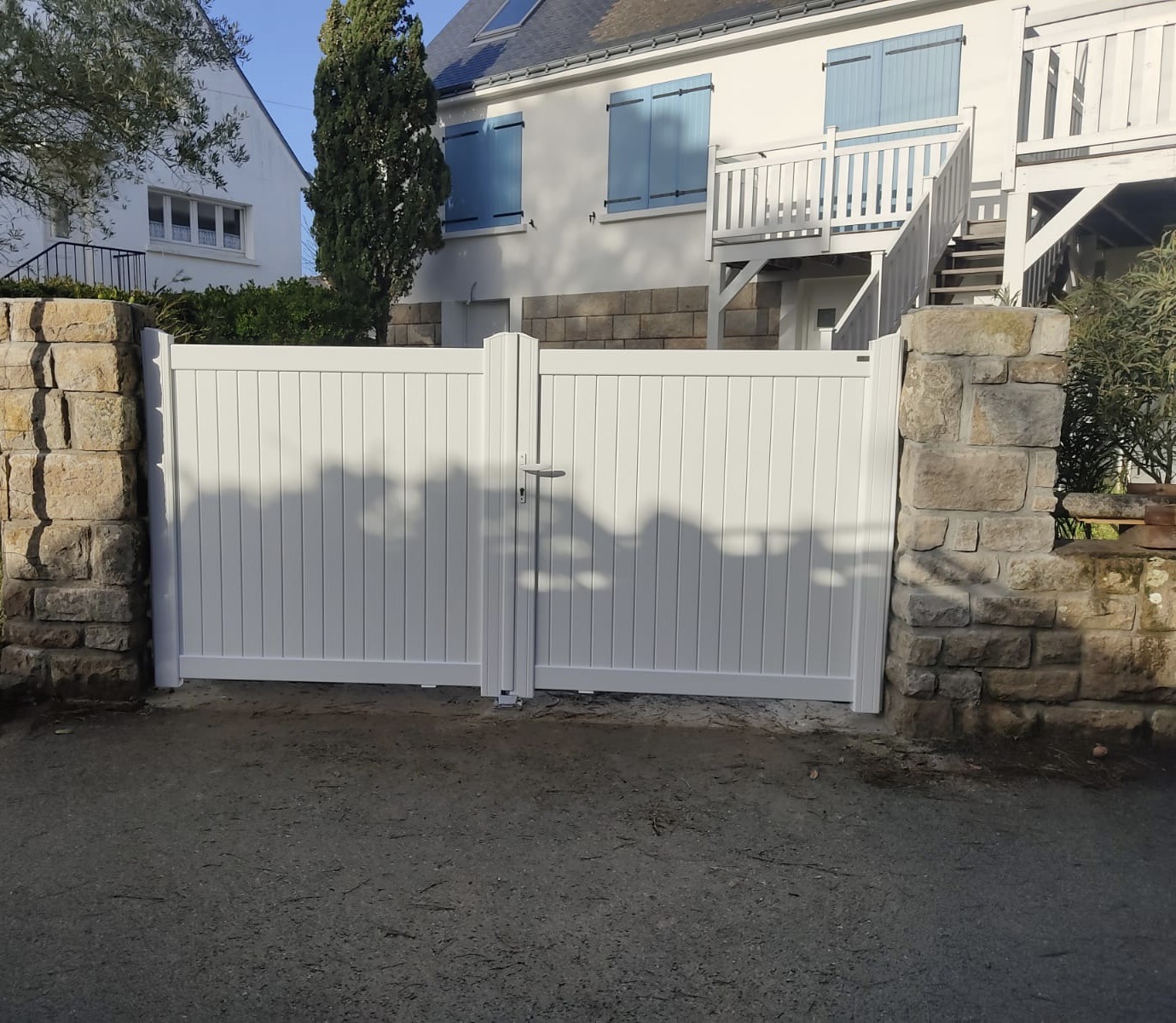 portail-pvc-blanc-vannes